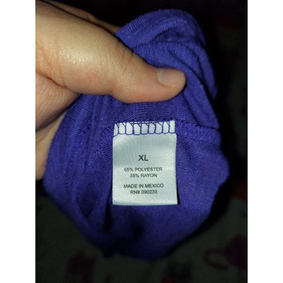 Nollie V Neck - Picture 4 of 4